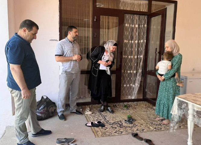 Комплексный центр социального обслуживания населения по Кизилюртовскому району поздравил с праздником Курбан-Байрам семьи, погибших участников СВО.